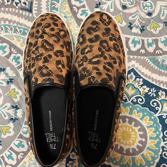 Shoes - Picture 4 of 4